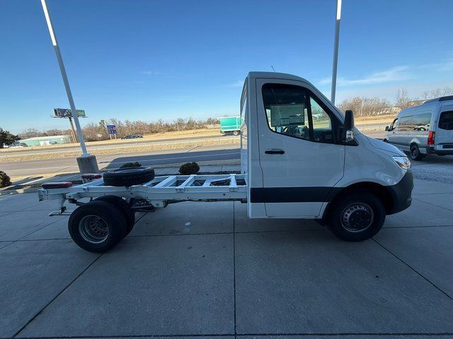 Used 2024 Mercedes-Benz Sprinter 4500 image 4