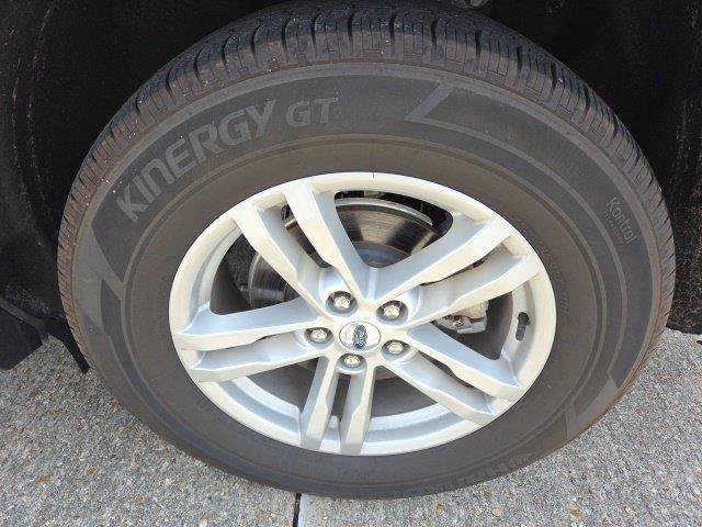 Certified 2024 Ford Explorer XLT RWD image 16