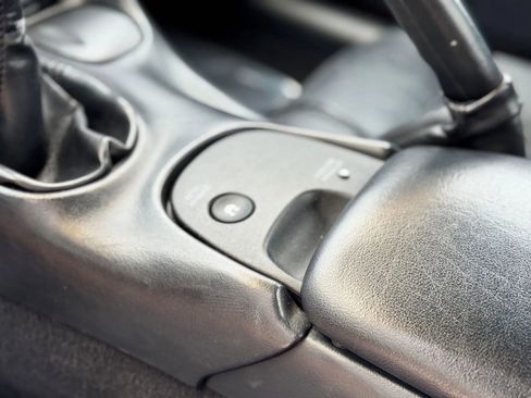 Used 2004 Chevrolet Corvette Convertible w/ Preferred Equipment Group image 19