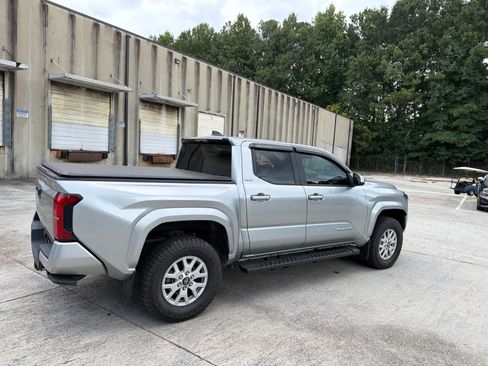 Used 2024 Toyota Tacoma SR5 AWD/4WD image 12