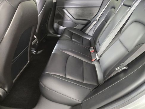Used 2018 Tesla Model 3 Long Range image 17