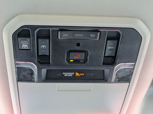 Used 2022 Toyota Tundra TRD Pro AWD/4WD image 32