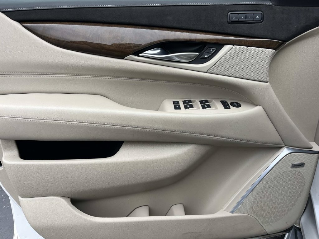 Used 2019 Cadillac Escalade Luxury RWD image 30