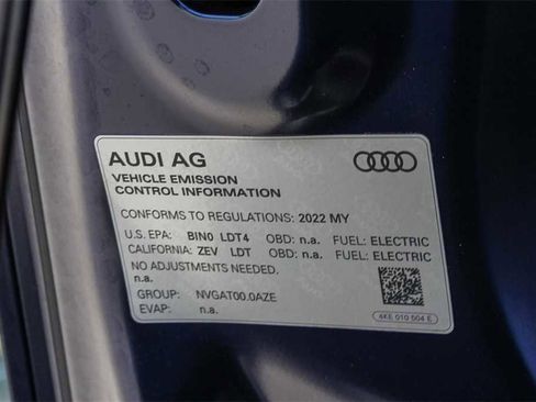 Used 2022 Audi e-tron Premium Plus w/ Premium Plus Package image 28