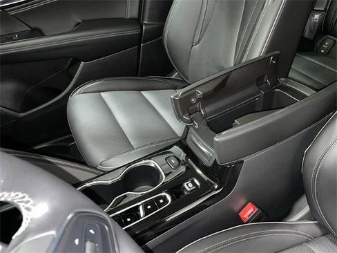 Used 2023 Buick Envision Essence image 24