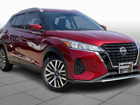 Used 2023 Nissan Kicks SV image 3