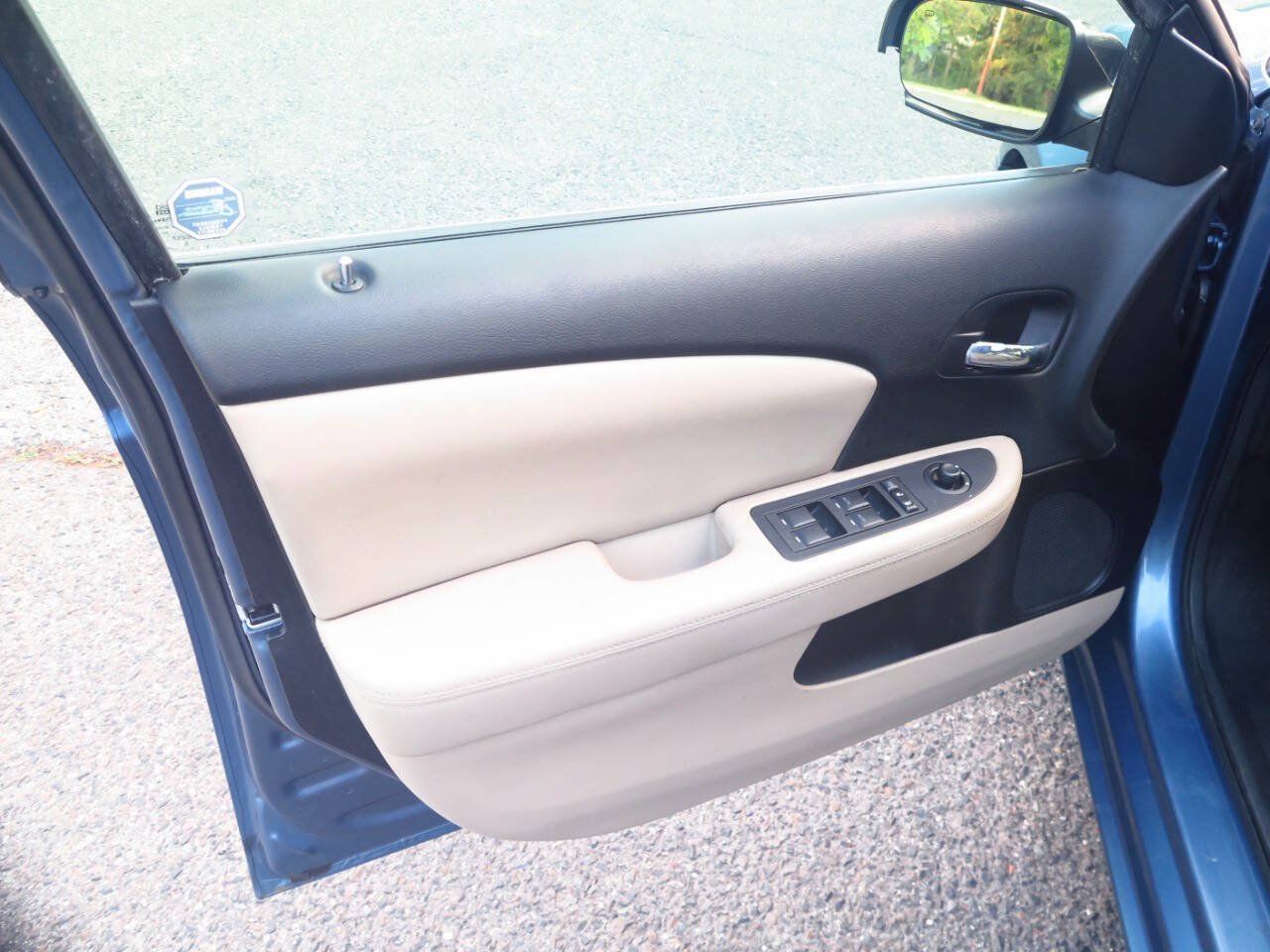Used 2011 Chrysler 200 Limited FWD image 13