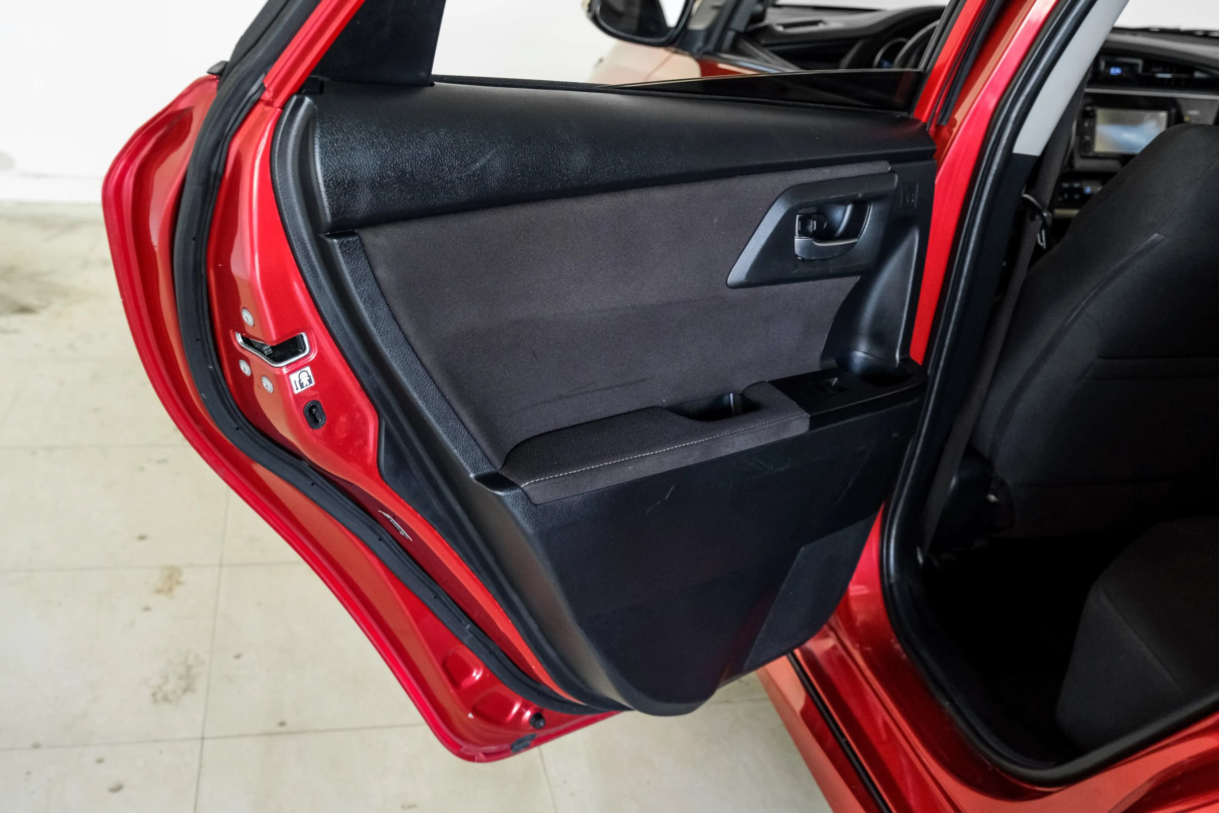 Used 2018 Toyota Corolla iM FWD image 40