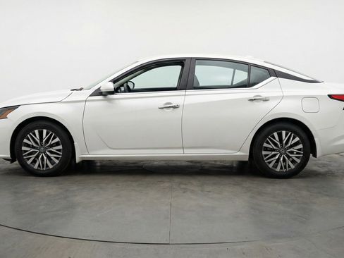 Used 2025 Nissan Altima 2.5 SV image 5