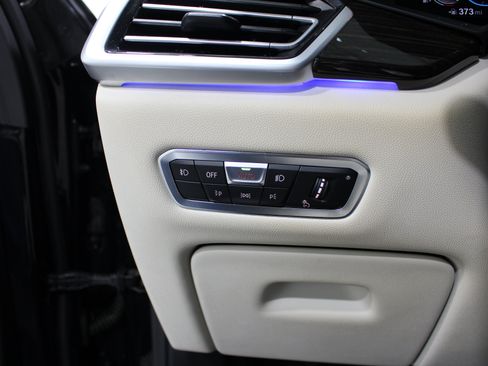 Used 2019 BMW X5 xDrive40i w/ M Sport Package AWD/4WD image 10