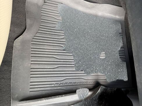 Used 2023 Ford Expedition XLT RWD image 26