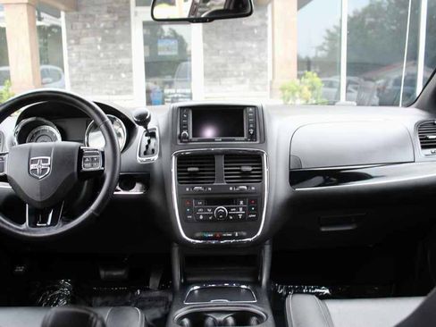 Used 2016 Dodge Grand Caravan SXT FWD image 30