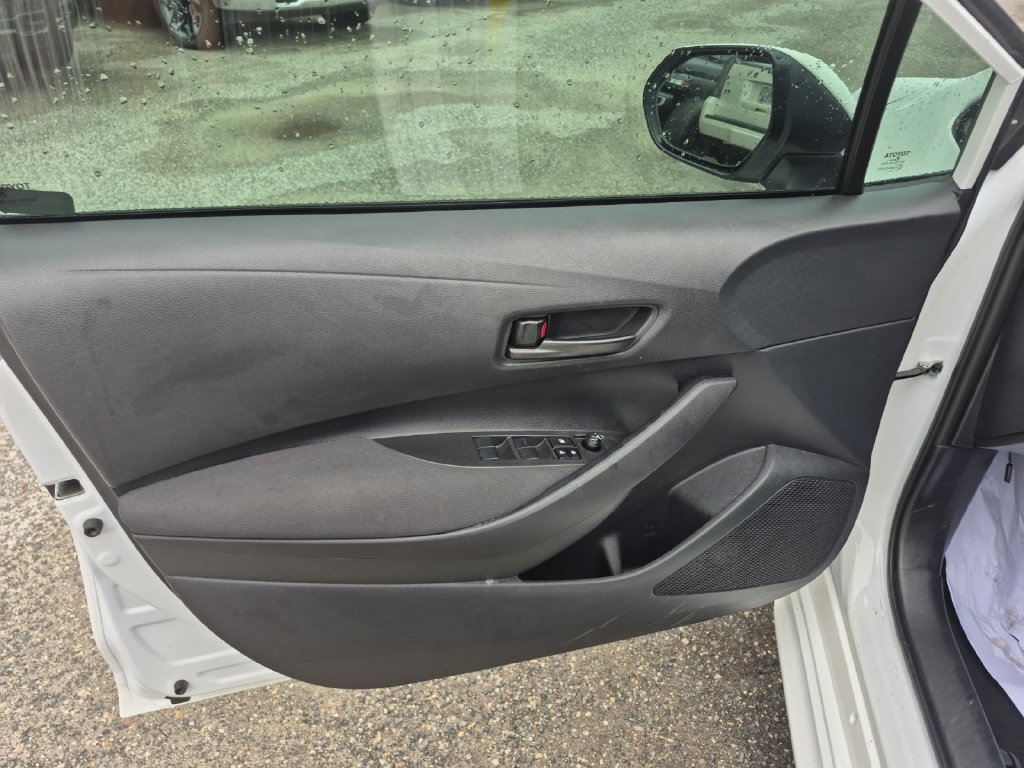 Used 2025 Toyota Corolla LE FWD image 16