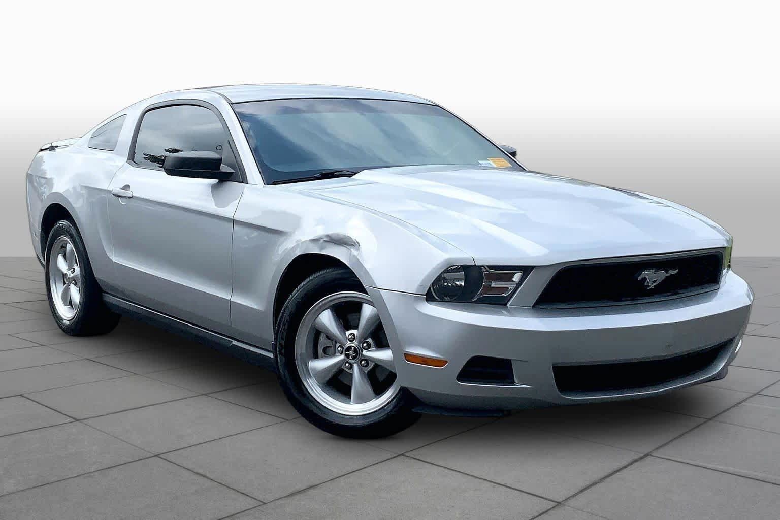 Used 2010 Ford Mustang Premium RWD image 2