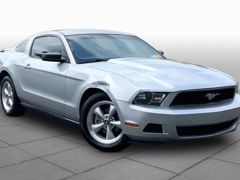 Used 2010 Ford Mustang Premium RWD image 2