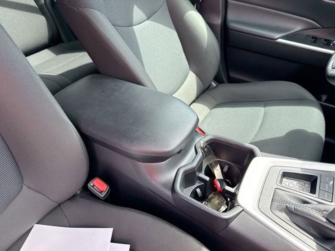 Certified 2025 Toyota RAV4 LE FWD image 21