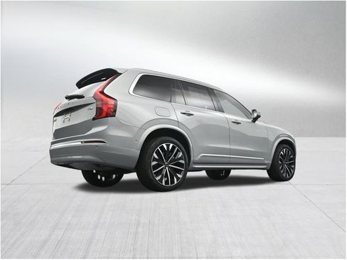 Used 2025 Volvo XC90 T8 Plus AWD/4WD image 29
