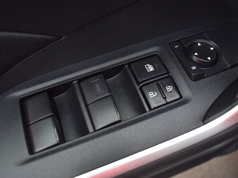 Used 2021 Toyota RAV4 LE FWD image 13