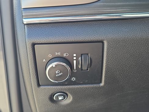 Used 2019 Jeep Grand Cherokee Limited AWD/4WD image 29