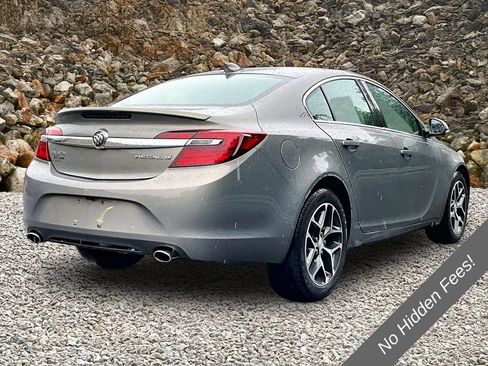 Used 2017 Buick Regal Sport Touring FWD image 2