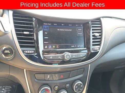 Used 2020 Chevrolet Trax LT w/ LT Convenience Package FWD image 9