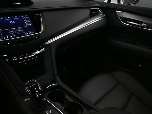 Certified 2024 Cadillac XT5 Luxury FWD image 8