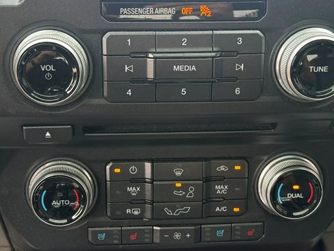 Used 2017 Ford F150 Lariat w/ Equipment Group 502A Luxury AWD/4WD image 17