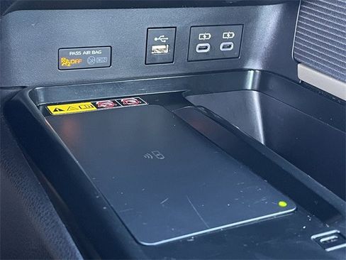 Used 2025 Toyota Camry SE image 21