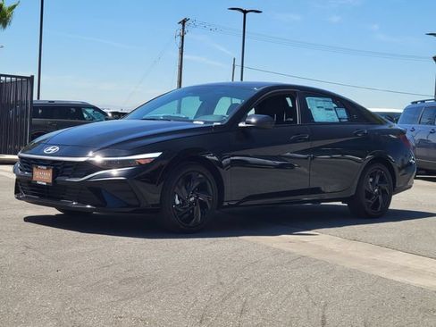 New 2026 Hyundai Elantra SEL Sport FWD image 2