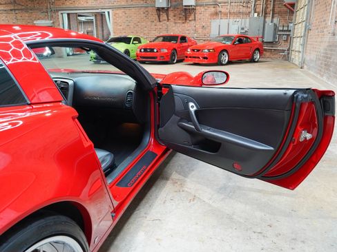 Used 2006 Chevrolet Corvette Z06 w/ Preferred Equipment Group RWD image 44