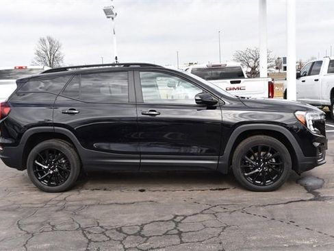 Used 2023 GMC Terrain SLE w/ Driver Convenience Package image 5