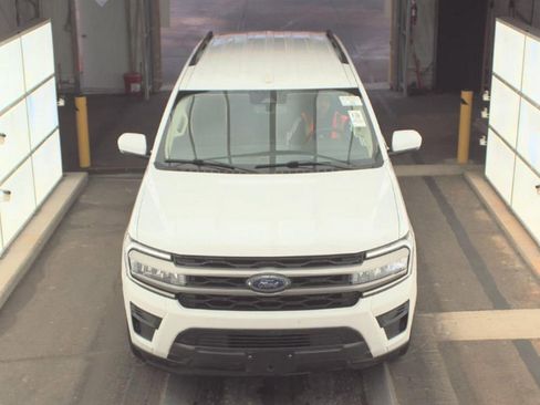 Used 2024 Ford Expedition XLT image 3