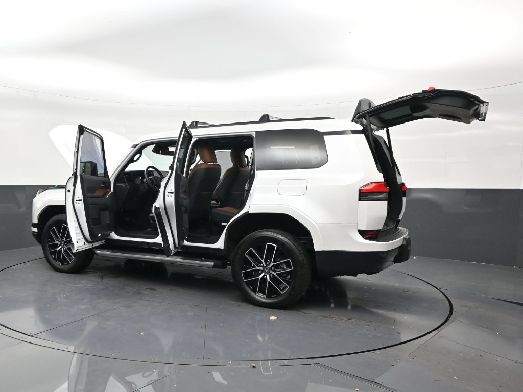 Used 2024 Lexus GX 550 w/ Cold Area Package AWD/4WD image 31
