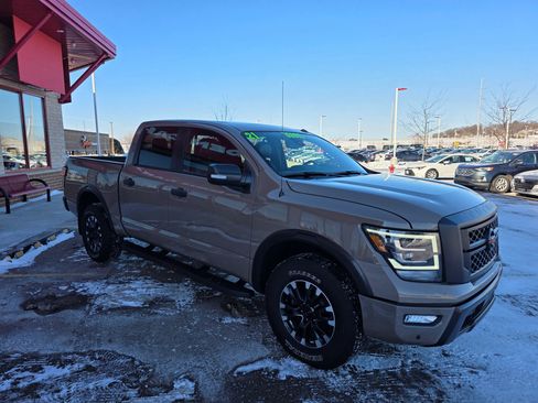 Used 2021 Nissan Titan PRO-4X w/ Pro-4x Convenience Package AWD/4WD image 3