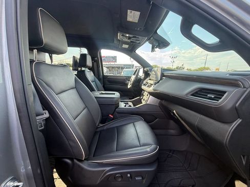 Used 2023 Chevrolet Suburban Premier AWD/4WD image 25