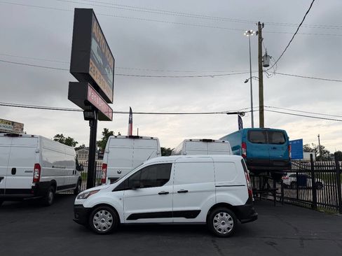Used 2023 Ford Transit Connect XL FWD image 3