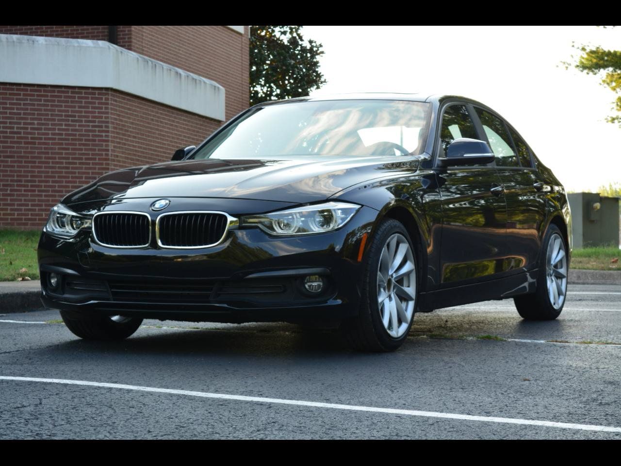 Used 2018 BMW 320i xDrive Sedan w/ Premium Package AWD/4WD image 1