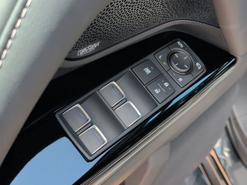 Used 2025 Lexus LX 700h F Sport AWD/4WD image 9