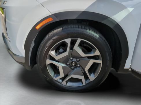 Used 2025 Hyundai Palisade SEL FWD image 32