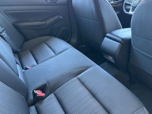 Used 2025 Nissan Altima 2.5 SV FWD image 32