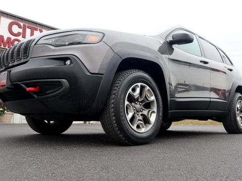 Used 2019 Jeep Cherokee Trailhawk image 15