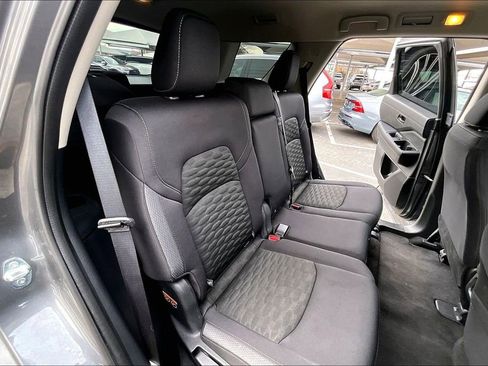 Used 2024 Nissan Pathfinder S image 37