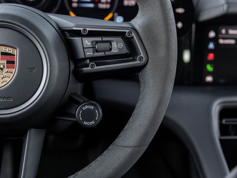 Used 2023 Porsche Taycan GTS image 16