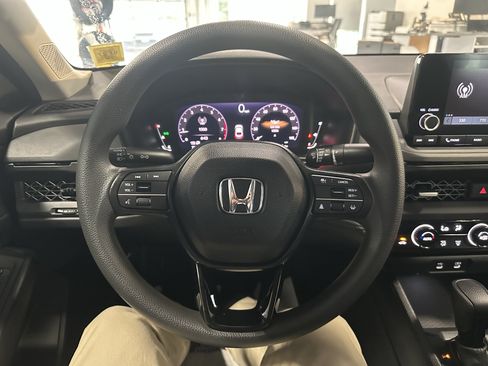 Used 2023 Honda Accord EX image 9