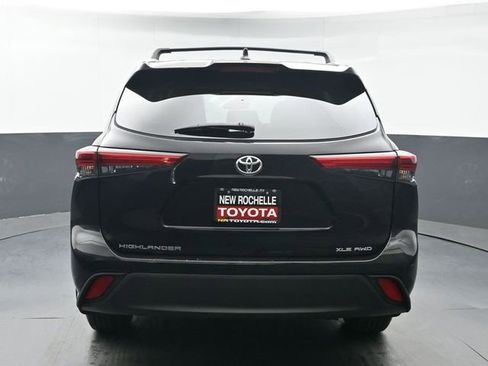 Used 2023 Toyota Highlander XLE AWD/4WD image 5