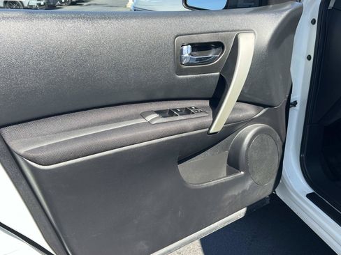Used 2015 Nissan Rogue S FWD image 6