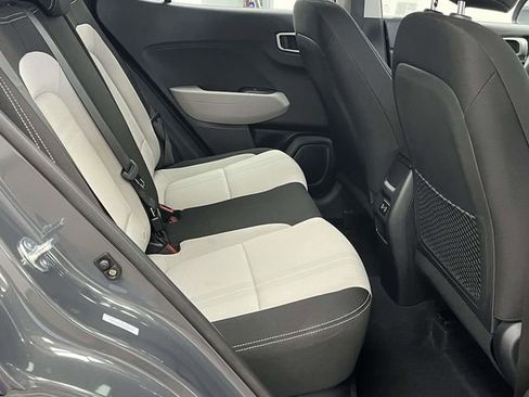 Used 2025 Hyundai Venue SEL FWD image 24