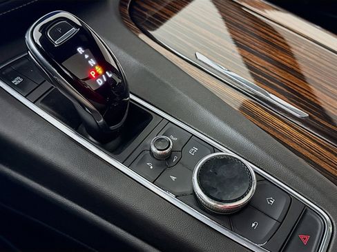 Used 2021 Cadillac Escalade Premium Luxury image 20