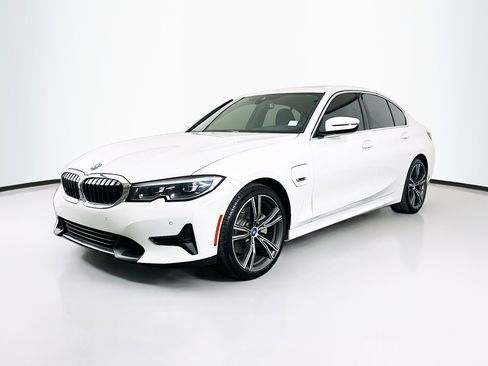 Used 2022 BMW 330e w/ Premium Package RWD image 3