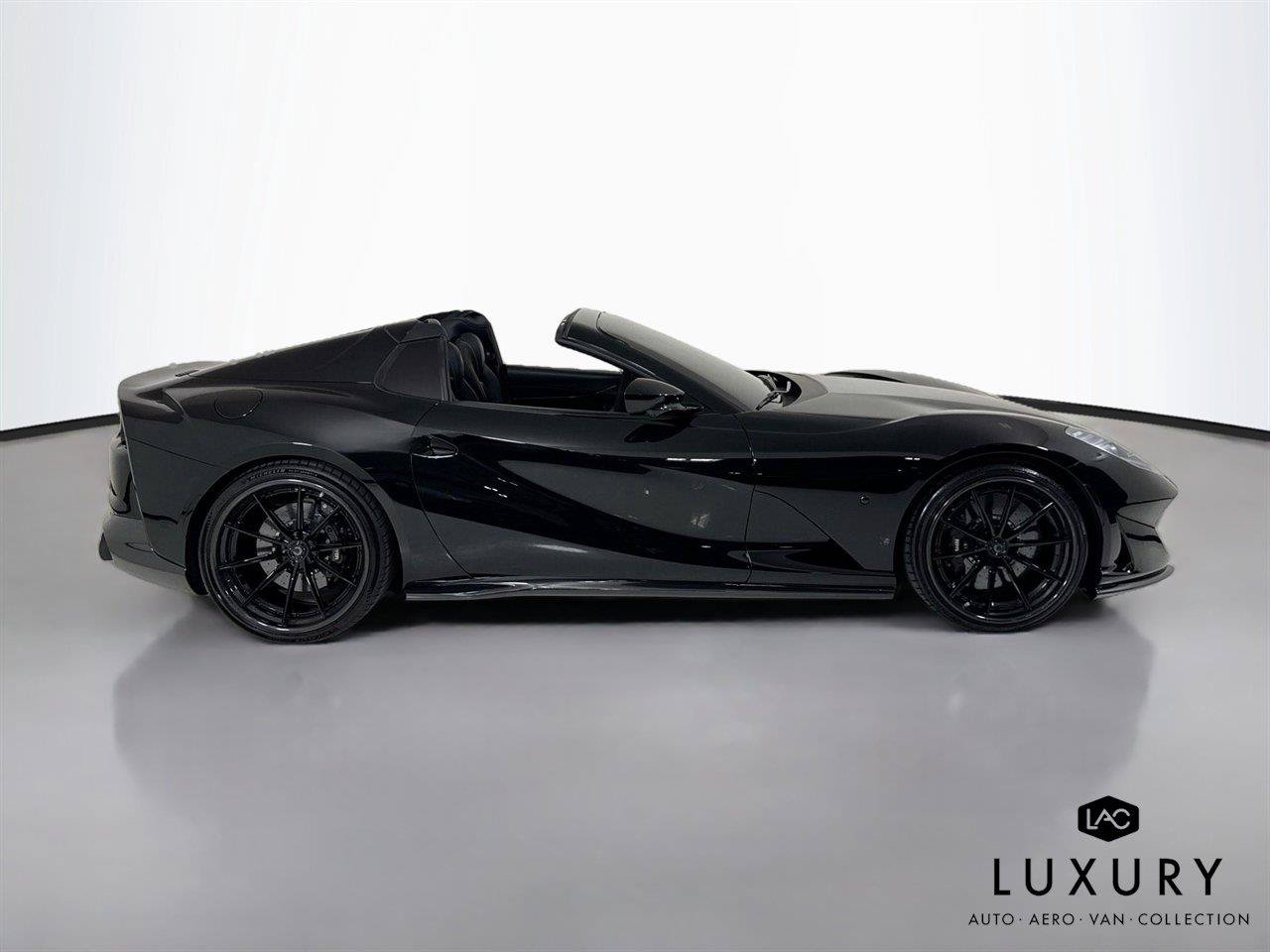 Used 2021 Ferrari 812 GTS RWD image 4
